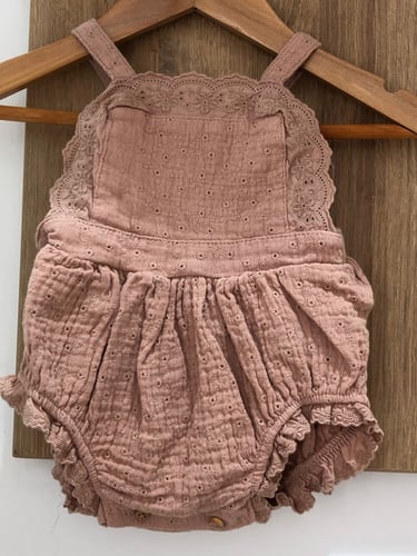 أفرول مخرم مع تطريز دانتيل