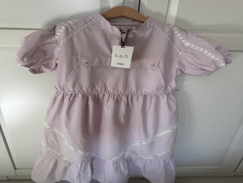 فستان وردي مع دانتييل