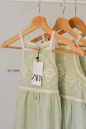 فستان أخضر باستيل مطرز بالكروشية