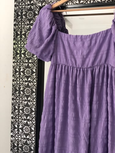 فستان بنفسجي