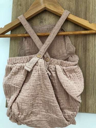 أفرول مخرم مع تطريز دانتيل