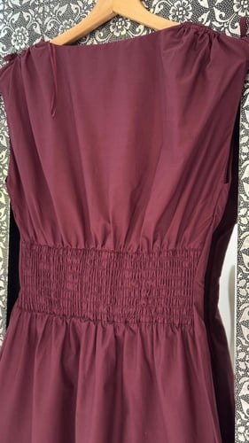 فستان برغندي ملكي