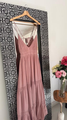 فستان وردي مثل الأميرات