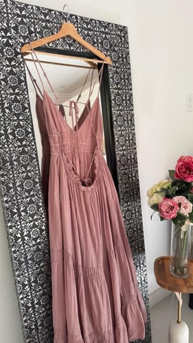 فستان وردي مثل الأميرات