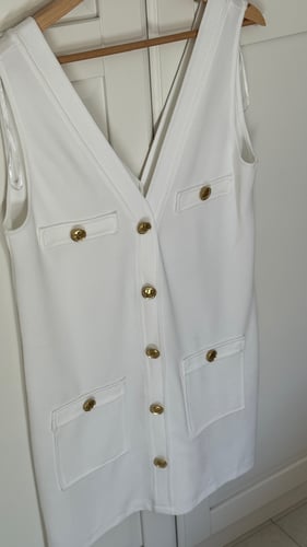 فستان بليزر بأزرار ذهبية انيق