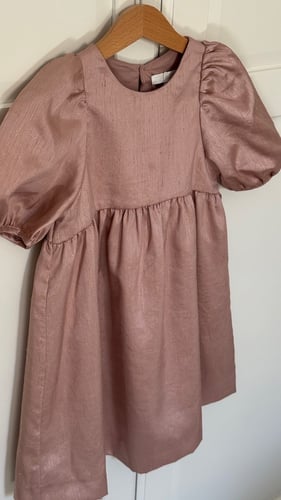 فستان وردي لماع