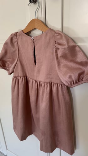 فستان وردي لماع