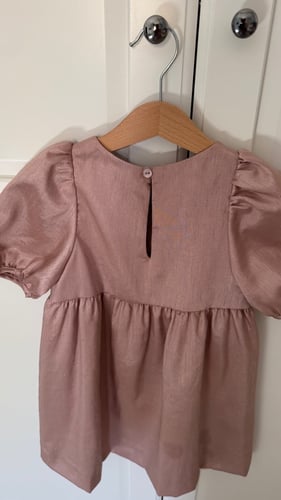 فستان وردي لماع