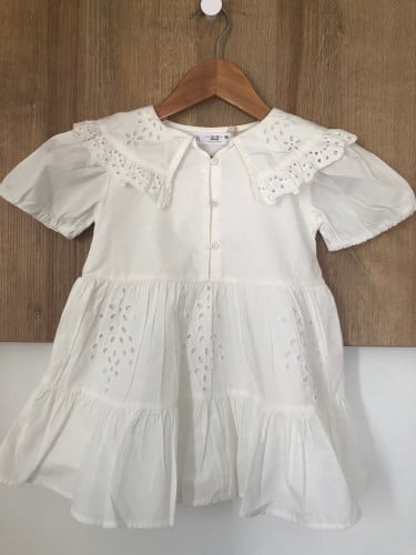 فستان أبيض من قماش البوبلين