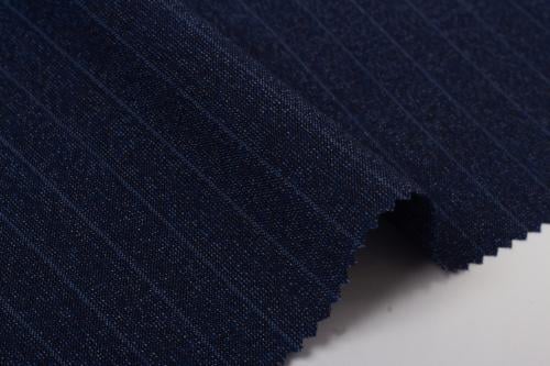 قماش شتوي من زينيا تقليمه كلاسيكيه لون كحلي ياقوتي