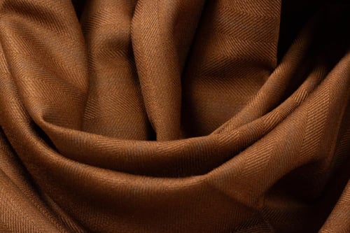 قماش شتوي رجالي مقلم تقليمه وسيعه بظل لون جملي