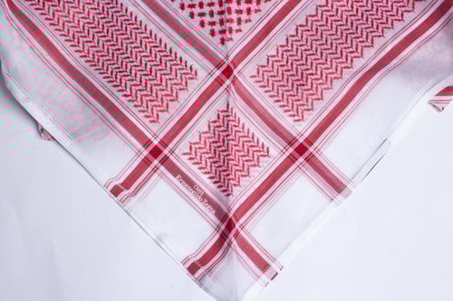 شماغ أحمر معتق من زينيا