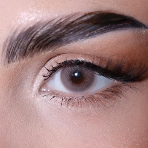 أمبر جري- عدسة شهرية