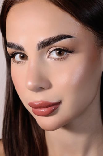 لاتيه- عدسة شهرية