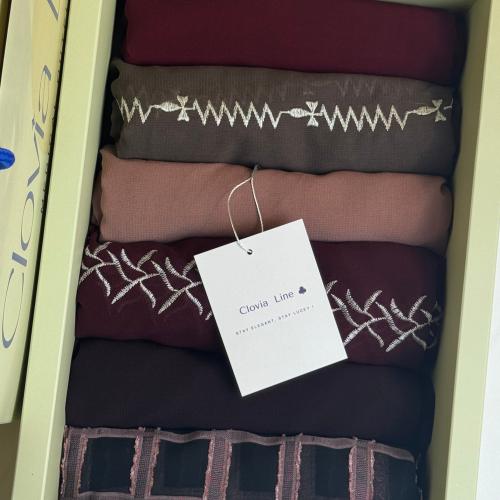 Burgendy palace plaid