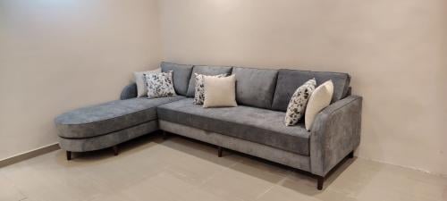 كنب امريكي مريح بقماش شانيل مقاش 2*3