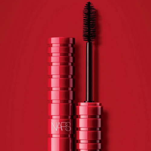 ماسكارا نارس الحمراء