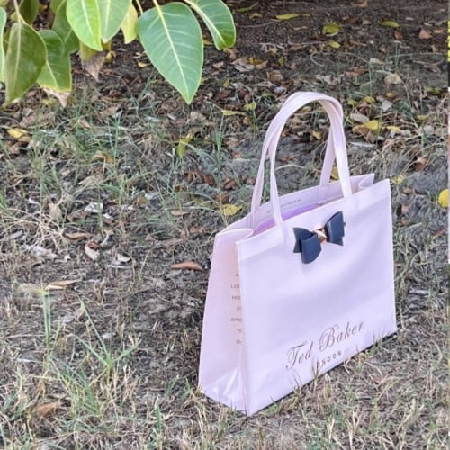 تيد بيكر كبير عرضي