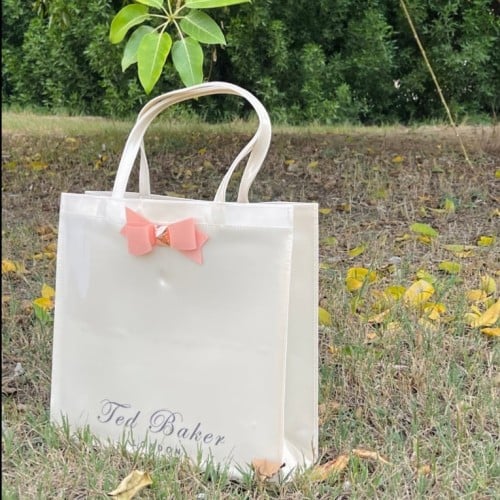 تيد بيكر كبير طولي