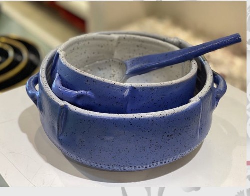 طقم الطبخ والتقديم من الفخار الفاخر ذو اللون الازر...