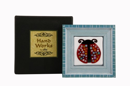 برواز خشب ملون مناسبة لغرف الأطفال مرسوم عليها دعس...