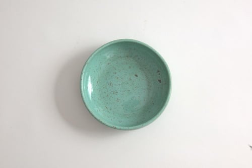 طقم مكون من عدد 2 صحن من نفس المقاس