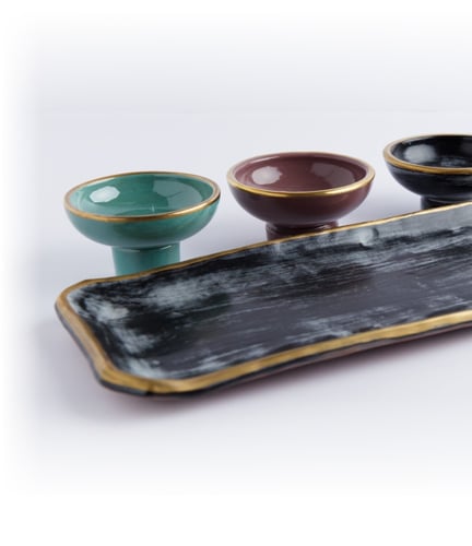 صحن مستطيل مع 3 زبديات من السيراميك الفاخر