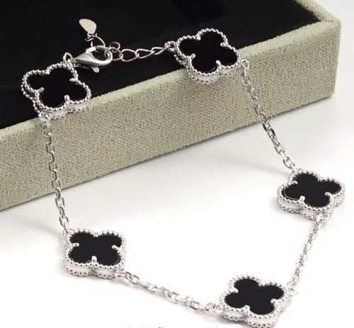 اسوارة مطلية بذهب تصميم فان كليف