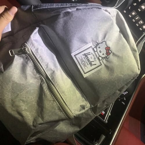 شنطة هيلوكيتي رمادي برسومات