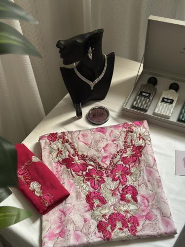 مخور حرير مخرم مع طرحة مطرزة