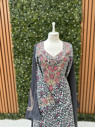 مخور حرير ايطالي مع تطريز على الصدر والأكمام