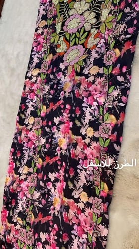 قماش-مخور حرير مع تطريز على الصدر والأكمام تلي بحر...