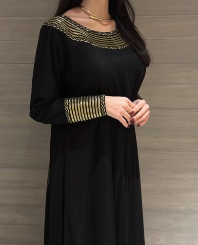 قماش-مخور حرير مع تطريز على الصدر والأكمام تلي بحر...