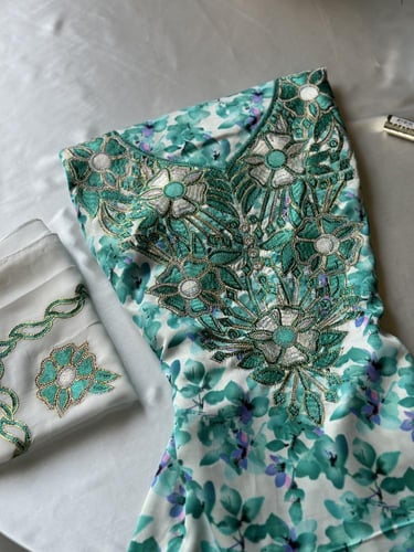 مخور حرير مخرم مع طرحة مطرزة