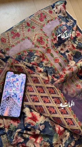 قماش-مخور حرير مع تطريز على الصدر والأكمام تلي بحر...