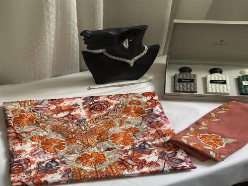 مخور حرير مخرم مع طرحة مطرزة