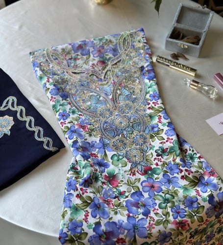 مخور حرير مخرم مع طرحة مطرزة