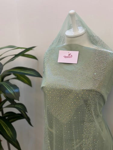 مخور حرير ارماني مرصع بالكرستالات مع بشت-تفاحي