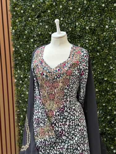 مخور حرير ايطالي مع تطريز على الصدر والأكمام