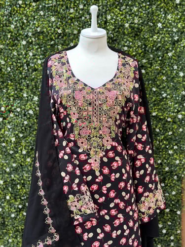 مخور حرير ايطالي مع تطريز على الصدر والأكمام