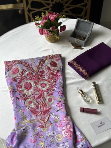 مخور حرير مخرم مع طرحة مطرزة