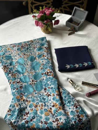 مخور حرير مخرم مع طرحة مطرزة