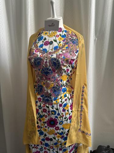 مخور حرير مخرم مع طرحة مطرزة