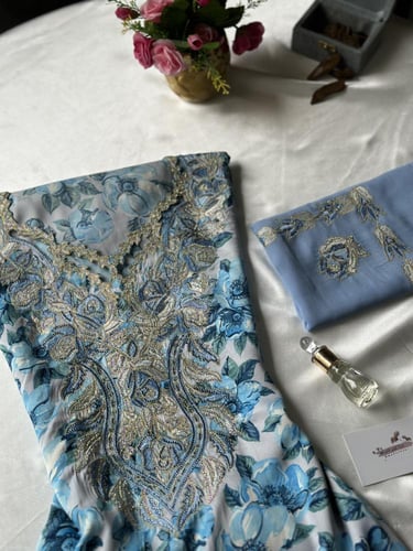 مخور حرير مخرم مع طرحة مطرزة