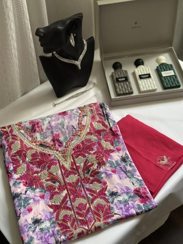 مخور حرير مخرم مع طرحة مطرزة