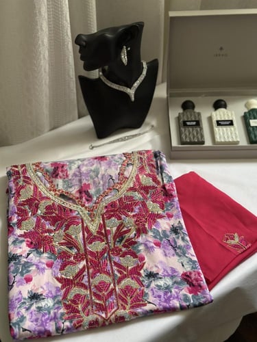 مخور حرير مخرم مع طرحة مطرزة