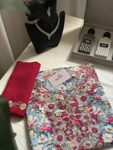 مخور حرير مخرم مع طرحة مطرزة