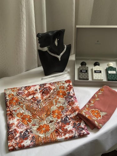 مخور حرير مخرم مع طرحة مطرزة