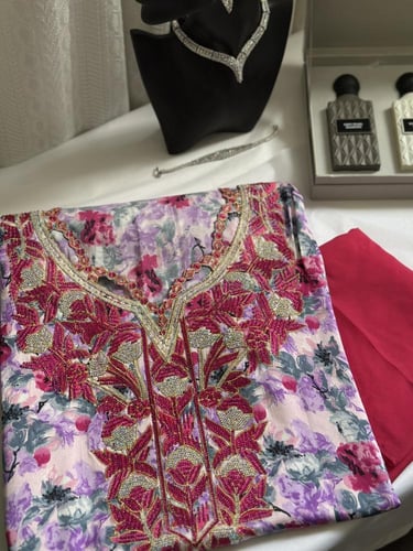 مخور حرير مخرم مع طرحة مطرزة