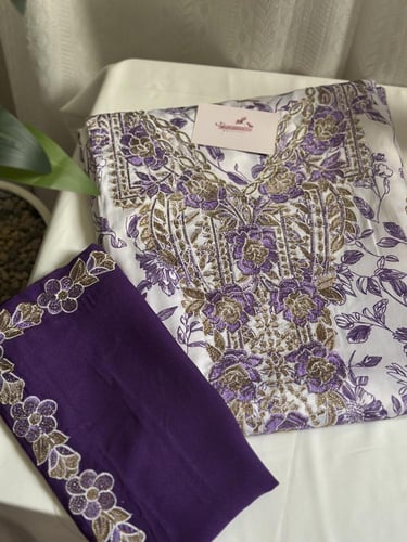 مخور حرير مخرم مع طرحة مطرزة